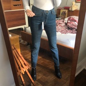 Sezane 1967 - The Brut Sexy Jean in Mid-Blue
